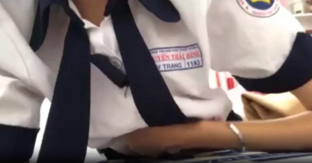 Nện em nữ sinh có màu trắng cao